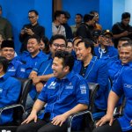 Emil Dardak bersama kader Partai Demokrat. Sukur Priyanto, Ketua DPC Demokrat Bojonegoro, disebut masuk bursa Sekretaris Demokrat Jatim periode 2026–2031.
