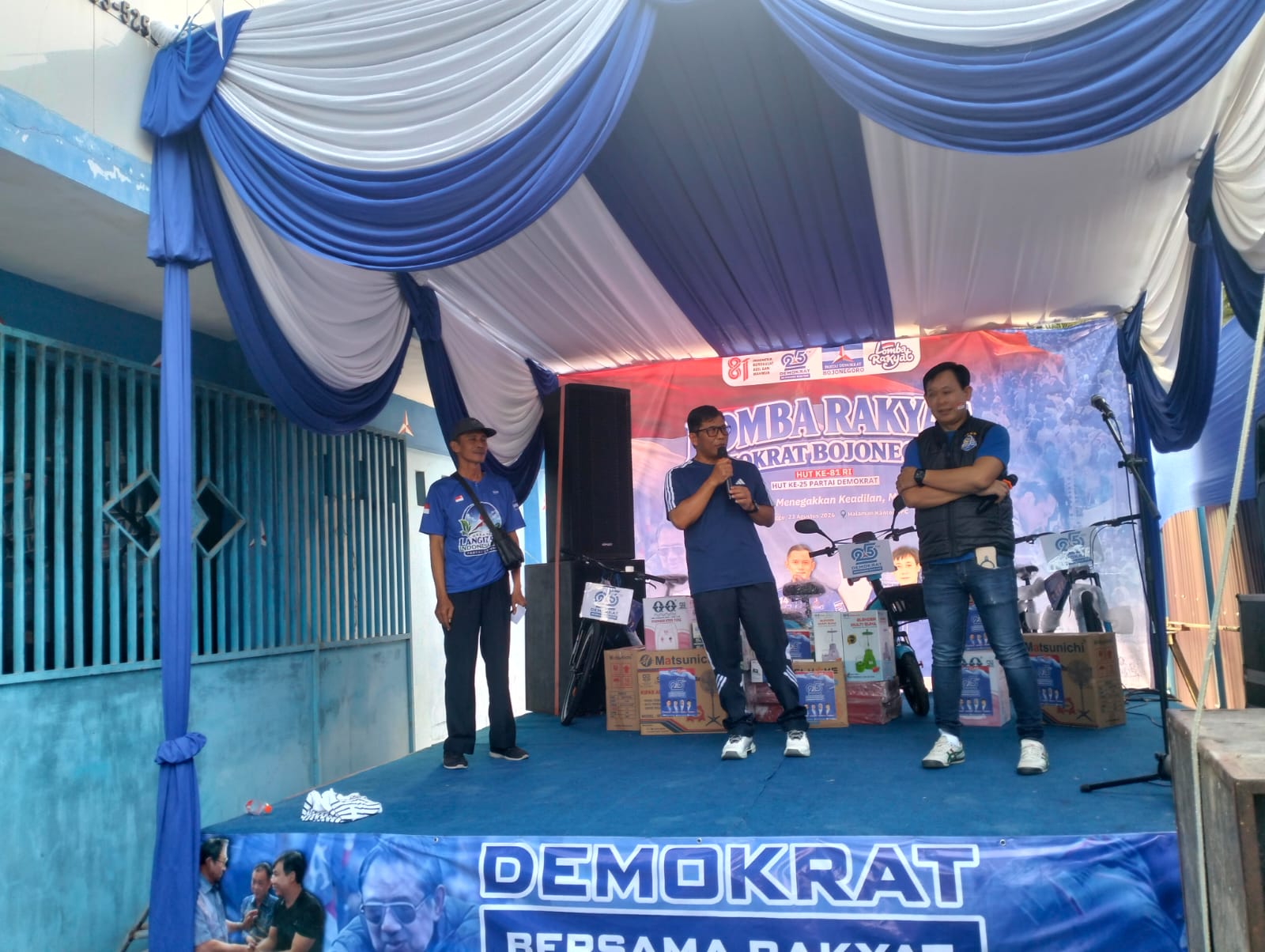 Sekretaris Daerah Kabupaten Bojonegoro Edi Susanto saat memberikan sambutan dalam kegiatan Lomba Rakyat yang digelar DPC Partai Demokrat Bojonegoro.