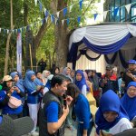 Ketua DPC Partai Demokrat Bojonegoro Sukur Priyanto turun langsung memandu lomba rakyat bersama ibu-ibu dalam rangka memeriahkan HUT ke-25 Partai Demokrat dan HUT ke-81 Kemerdekaan RI.