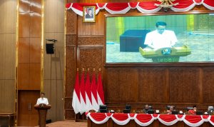 Bupati Bojonegoro Setyo Wahono saat menyampaikan Nota Pengantar Raperda Perubahan APBD Tahun Anggaran 2026 dalam Rapat Paripurna DPRD Bojonegoro, Rabu (26/8/2026).