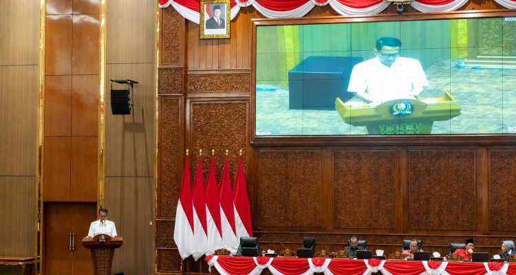 Bupati Bojonegoro Setyo Wahono saat menyampaikan Nota Pengantar Raperda Perubahan APBD Tahun Anggaran 2026 dalam Rapat Paripurna DPRD Bojonegoro, Rabu (26/8/2026).