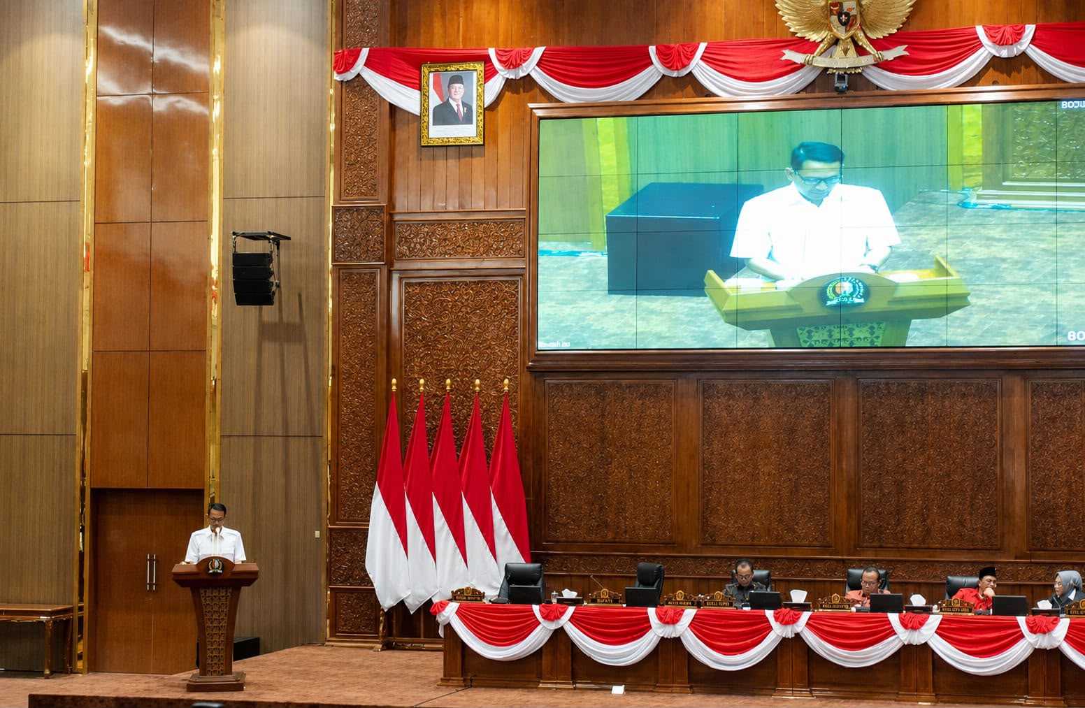 Bupati Bojonegoro Setyo Wahono saat menyampaikan Nota Pengantar Raperda Perubahan APBD Tahun Anggaran 2026 dalam Rapat Paripurna DPRD Bojonegoro, Rabu (26/8/2026).