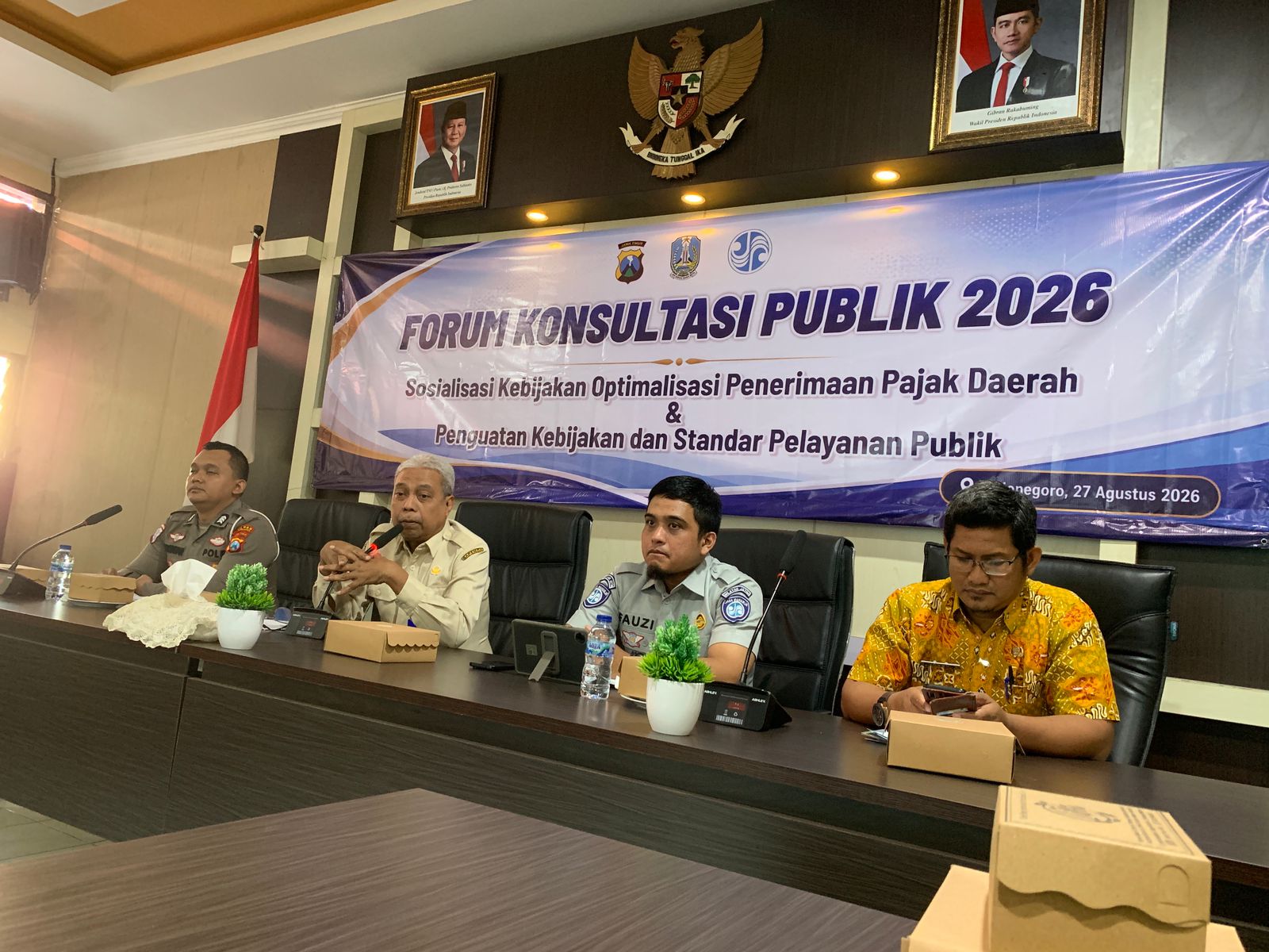 Kepala UPT PPD Bojonegoro Chusnul Hadi menyampaikan sosialisasi dalam Forum Konsultasi Publik terkait kebijakan pajak daerah, peningkatan PAD dan pelayanan publik.