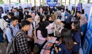 Suasana Bejo Career Day 2026 di Pendopo Malowopati Pemerintah Kabupaten Bojonegoro yang diikuti lebih dari 1.500 pencari kerja untuk mendapatkan informasi dan peluang pekerjaan.