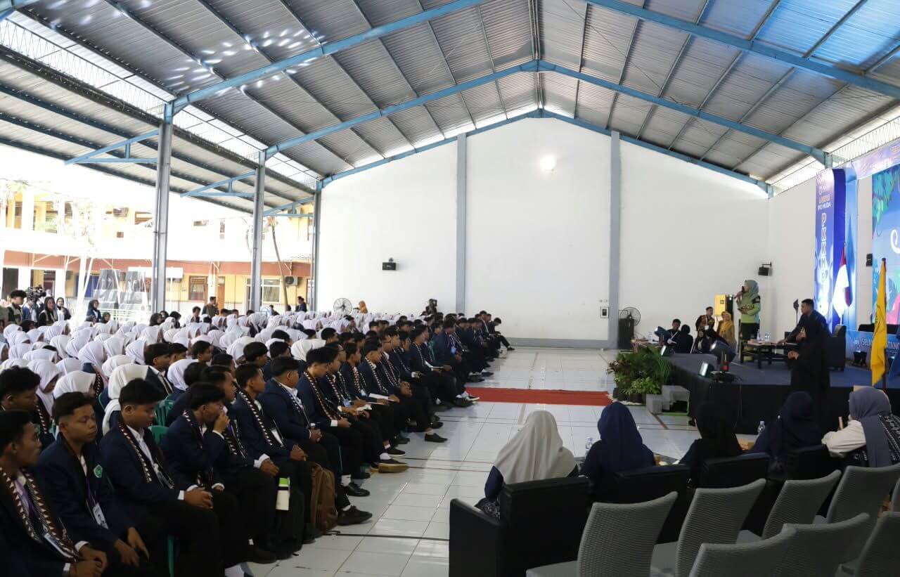 Cantika Wahono saat memberikan materi kepada mahasiswa baru dalam kegiatan PKKMB IKIP PGRI Bojonegoro Tahun 2026. Cantika Wahono saat memberikan materi kepada mahasiswa baru dalam kegiatan PKKMB IKIP PGRI Bojonegoro Tahun 2026.