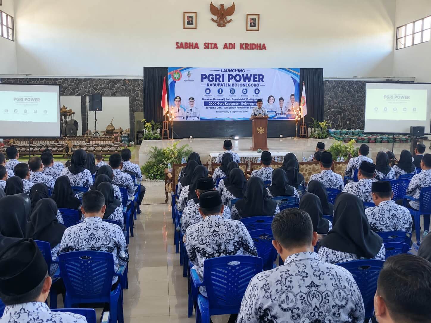 Kadisdik Bojonegoro Anwar Murtadlo memberikan sambutan dalam launching PGRI POWER yang menjadi bagian dari upaya meningkatkan kompetensi guru menghadapi era digital.