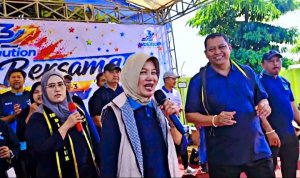 Wakil Bupati Bojonegoro Hj. Nurul Azizah saat memberikan sambutan dalam peringatan HUT ke-3 PT Kareb Alam Sejahtera, didampingi Direktur Utama Koperasi Kareb Alam Sejahtera Sriyadi Purnomo dan Komisaris PT Kareb Alam Sejahtera Widarko, S.H. Wakil Bupati Bojonegoro Hj. Nurul Azizah saat memberikan sambutan dalam peringatan HUT ke-3 PT Kareb Alam Sejahtera, didampingi Direktur Utama Koperasi Kareb Alam Sejahtera Sriyadi Purnomo dan Komisaris PT Kareb Alam Sejahtera Widarko, S.H.