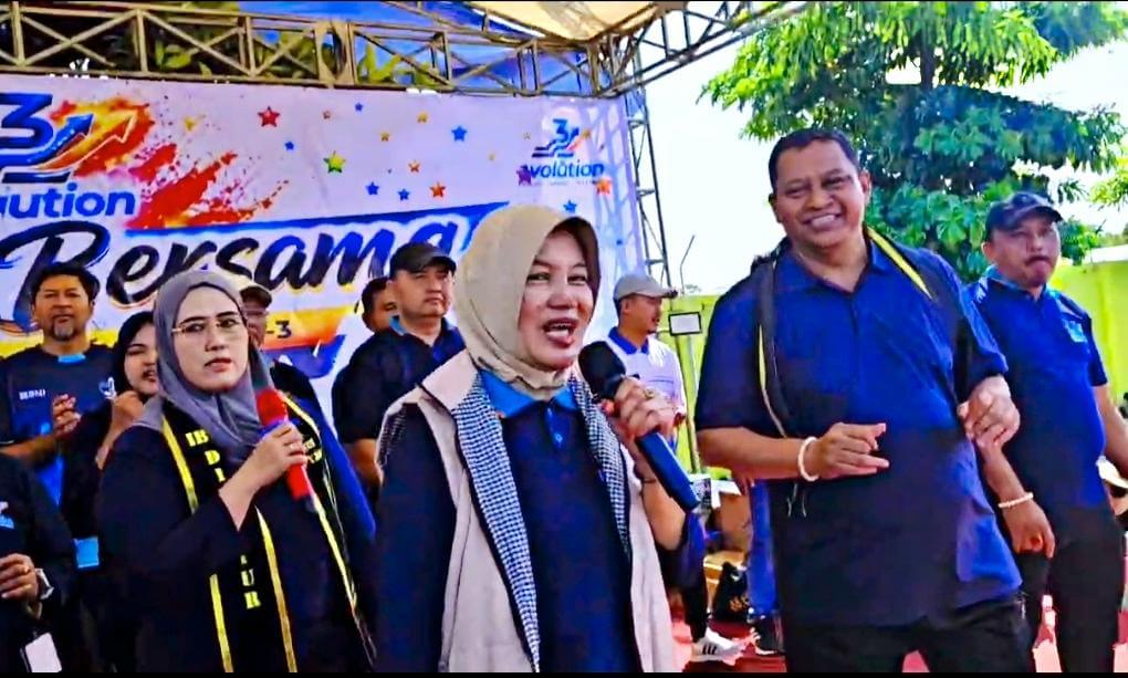 Wakil Bupati Bojonegoro Hj. Nurul Azizah saat memberikan sambutan dalam peringatan HUT ke-3 PT Kareb Alam Sejahtera, didampingi Direktur Utama Koperasi Kareb Alam Sejahtera Sriyadi Purnomo dan Komisaris PT Kareb Alam Sejahtera Widarko, S.H. Wakil Bupati Bojonegoro Hj. Nurul Azizah saat memberikan sambutan dalam peringatan HUT ke-3 PT Kareb Alam Sejahtera, didampingi Direktur Utama Koperasi Kareb Alam Sejahtera Sriyadi Purnomo dan Komisaris PT Kareb Alam Sejahtera Widarko, S.H.