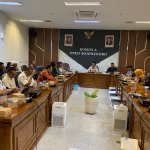 Suasana Hearing Komisi A DPRD Bojonegoro bersama warga membahas polemik pengolahan lahan pertanian di Desa Sumberjo, Kecamatan Trucuk.
