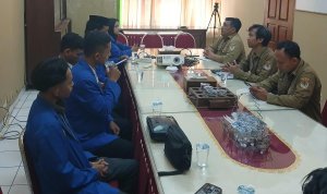 Pengurus Cabang Pergerakan Mahasiswa Islam Indonesia (PC PMII) Bojonegoro saat melakukan audiensi dengan KPH Padangan, Selasa (15/9/2026), membahas kasus Suginanto, pemanfaatan kawasan hutan, serta persoalan kesejahteraan masyarakat yang menggantungkan penghidupannya dari hutan.