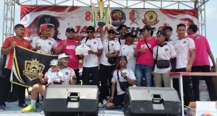 Penyerahan hadiah kepada peserta Ngablak Super League dalam rangkaian puncak kegiatan di Desa Ngablak. Penyerahan hadiah kepada peserta Ngablak Super League dalam rangkaian puncak kegiatan di Desa Ngablak.