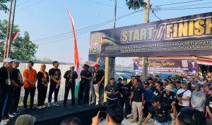 IMG-20260921-WA0043 Ketua SH Terate Cabang Bojonegoro Pusat Madiun Wahyu Subakdiono bersama Bupati Bojonegoro Setyo Wahono, Wakil Bupati Nurul Azizah, Wakapolres Bojonegoro Kompol Ferry Dharmawan, serta anggota DPRD Bojonegoro Sukur Priyanto, Sally Atyasasmi, dan Didik Trisetiyo Purnomo saat memberikan sambutan sebelum memberangkatkan peserta Jalan Sehat HUT ke-104 SH Terate di Bojonegoro.