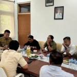 Jajaran pengurus SMSI Bojonegoro saat audiensi bersama Bupati Bojonegoro Setyo Wahono dalam rangka memperkuat kolaborasi antara perusahaan media dan Pemerintah Kabupaten Bojonegoro.
