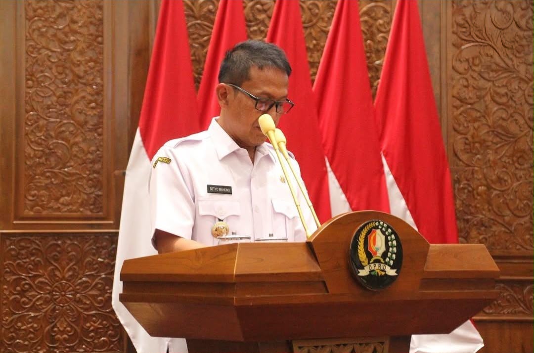 Bupati Bojonegoro Setyo Wahono saat menyampaikan Nota Penjelasan atas lima Raperda dalam Rapat Paripurna DPRD Bojonegoro, Rabu (23/9/2026).