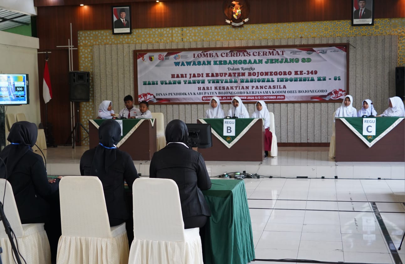 Peserta Lomba Cerdas Cermat (LCC) Wawasan Kebangsaan tingkat SD mengikuti perlombaan di Gedung Ahmad Yani Makodim 0813 Bojonegoro, Selasa (29/9/2026). Kegiatan yang digelar Pemkab Bojonegoro bersama Kodim 0813 Bojonegoro tersebut menjadi bagian dari rangkaian peringatan HJB ke-349, HUT TNI ke-81, dan Hari Kesaktian Pancasila 2026.