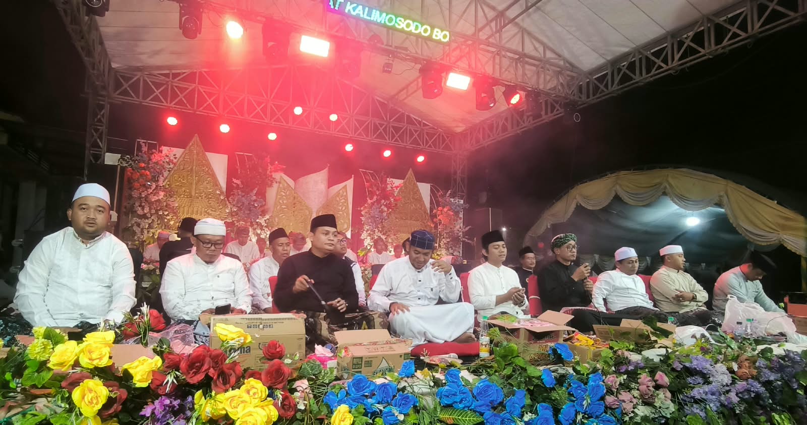 Penasihat Jami’yah Sholawat Kalimosodo Bojonegoro, Andy Wijanarko, dalam kegiatan Harlah ke-3 Jami’yah Sholawat Kalimosodo dan Harlah ke-4 P3S Bojonegoro di Desa Pilangsari, Kecamatan Kalitidu, Selasa (29/9/2026).