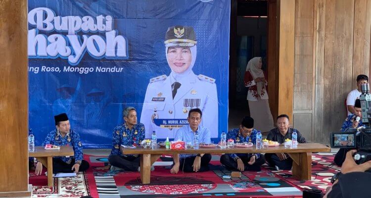 Bupati Bojonegoro Setyo Wahono saat berdialog langsung dengan masyarakat Desa Napis dalam kegiatan Medhayoh, Kamis (1/10/2026).