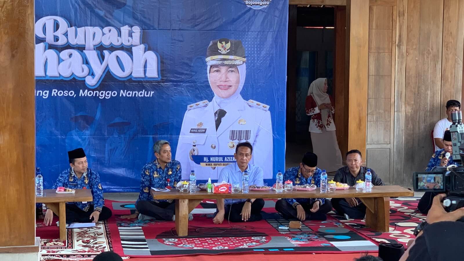 Bupati Bojonegoro Setyo Wahono saat berdialog langsung dengan masyarakat Desa Napis dalam kegiatan Medhayoh, Kamis (1/10/2026).