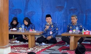 IMG-20261001-WA0082 Kepala Dinas Pendidikan Kabupaten Bojonegoro Mokhamad Anwar Mukhtadlo saat memaparkan program pendidikan dalam Dialog Interaktif Medhayoh di Desa Napis, Kecamatan Tambakrejo, Kamis (1/10/2026).