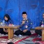 Kepala Dinas Pendidikan Kabupaten Bojonegoro Mokhamad Anwar Mukhtadlo saat memaparkan program pendidikan dalam Dialog Interaktif Medhayoh di Desa Napis, Kecamatan Tambakrejo, Kamis (1/10/2026).