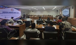Audiensi gabungan Komisi A dan Komisi B DPRD Bojonegoro bersama Pemkab dan organisasi pemerintahan desa membahas alokasi Dana Desa untuk tahun anggaran 2027.