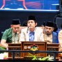 Gus Iqdam bersama Direktur PT Kareb Alam Sejahtera Sriyadi Purnomo, Wakil Bupati Bojonegoro Nurul Azizah, dan Komisaris Koperasi Kareb Alam Sejahtera Widarko, S.H., saat menghadiri pengajian akbar dan gebyar sholawat dalam rangka HUT ke-50 Koperasi Kareb di MPS Dander, Desa Ngumpakdalem, Kecamatan Dander, Sabtu (10/10/2026).