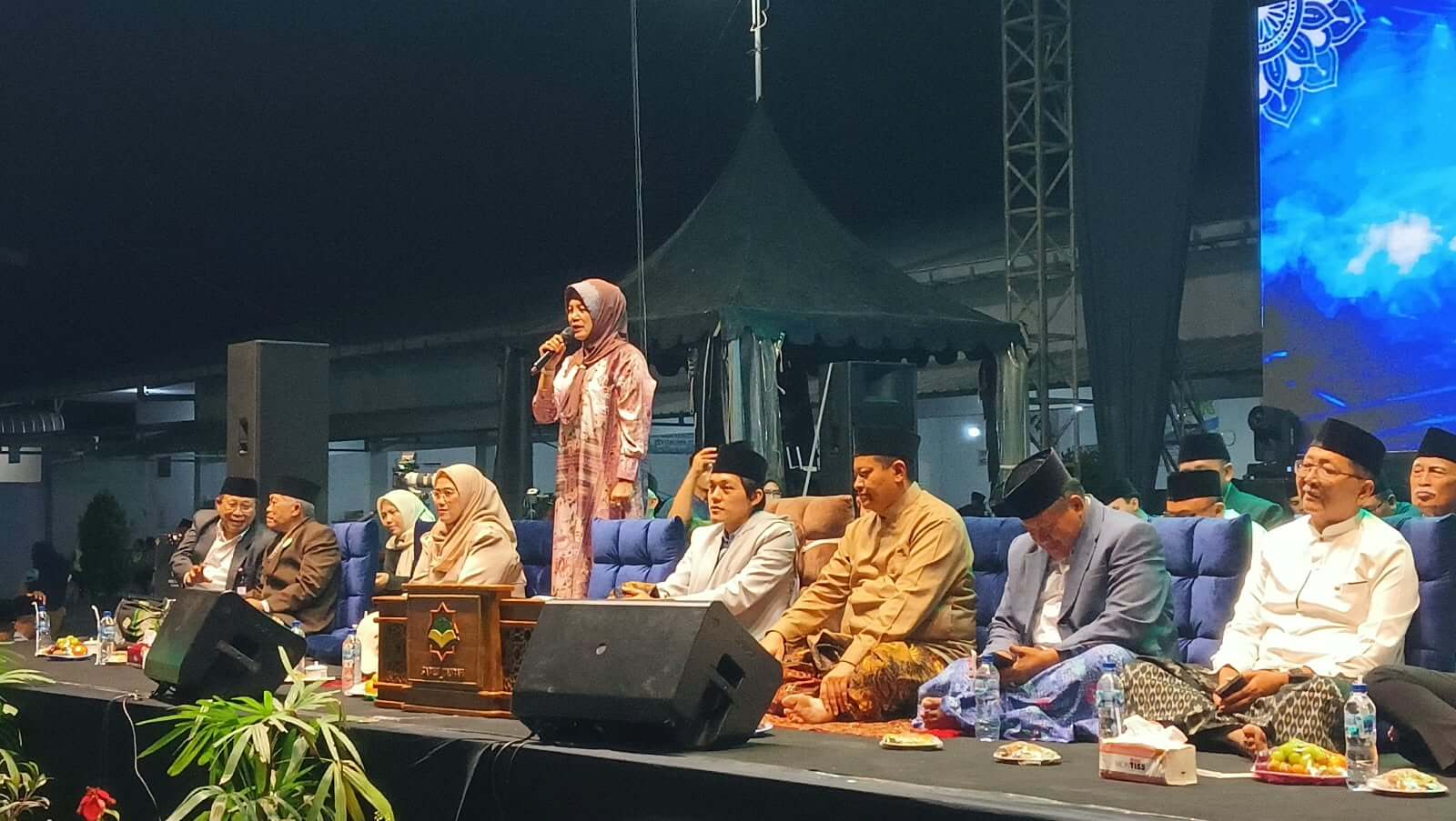 Wakil Bupati Bojonegoro Hj. Nurul Azizah menyampaikan sambutan sekaligus mengapresiasi kontribusi Koperasi Kareb dalam mendukung pembangunan daerah dan penyerapan tenaga kerja di Kabupaten Bojonegoro, Sabtu (10/10/2026).