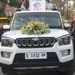 Mobil berwarna putih dengan nomor polisi G 1812 AN yang terlihat dalam dokumentasi kirab Api Abadi HJB ke-349 di Bojonegoro.