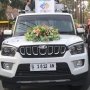 Mobil berwarna putih dengan nomor polisi G 1812 AN yang terlihat dalam dokumentasi kirab Api Abadi HJB ke-349 di Bojonegoro.