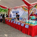 Kegiatan pasar murah di Desa Ngampel, Kecamatan Kapas, Kabupaten Bojonegoro, dalam rangka memperingati Hari Jadi ke-81 Provinsi Jawa Timur.