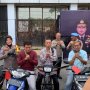 Kapolres Bojonegoro AKBP Yenni Diarty bersama jajaran saat menyerahkan kendaraan bermotor hasil pengungkapan kasus pencurian kepada pemiliknya di halaman Mapolres Bojonegoro dalam konferensi pers Operasi Sikat Semeru 2026.