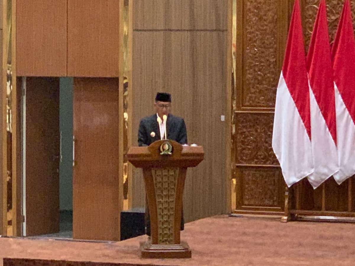 Bupati Bojonegoro Setyo Wahono menyampaikan nota penjelasan terhadap Raperda APBD Kabupaten Bojonegoro Tahun Anggaran 2027 dalam rapat paripurna DPRD Kabupaten Bojonegoro, Rabu (21/10/2026).