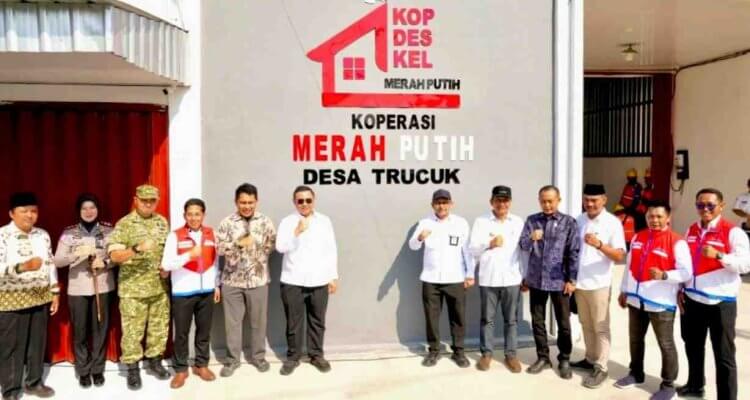 Bupati Bojonegoro Setyo Wahono bersama rombongan Kementerian PAN-RB meninjau kesiapan operasional Koperasi Desa/Kelurahan Merah Putih di Bojonegoro.