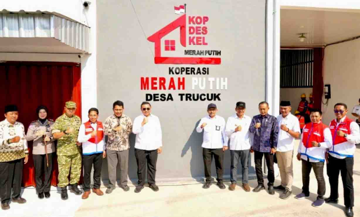 Bupati Bojonegoro Setyo Wahono bersama rombongan Kementerian PAN-RB meninjau kesiapan operasional Koperasi Desa/Kelurahan Merah Putih di Bojonegoro.