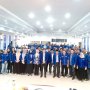Pimpinan DPC Partai Demokrat Kabupaten Bojonegoro, Sukur Priyanto, bersama jajaran pengurus dan kader saat foto bersama usai mengikuti Rapat Kerja Cabang, Minggu (18/10/2026). Kegiatan tersebut menjadi momentum konsolidasi organisasi dalam menghadapi Pemilu mendatang.