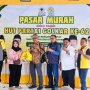 Pengurus Partai Golkar Bojonegoro bersama kader dan masyarakat dalam kegiatan Pasar Murah memperingati HUT ke-62 Partai Golkar, sebagai wujud kepedulian sosial melalui penyediaan kebutuhan pokok dengan harga bersubsidi.